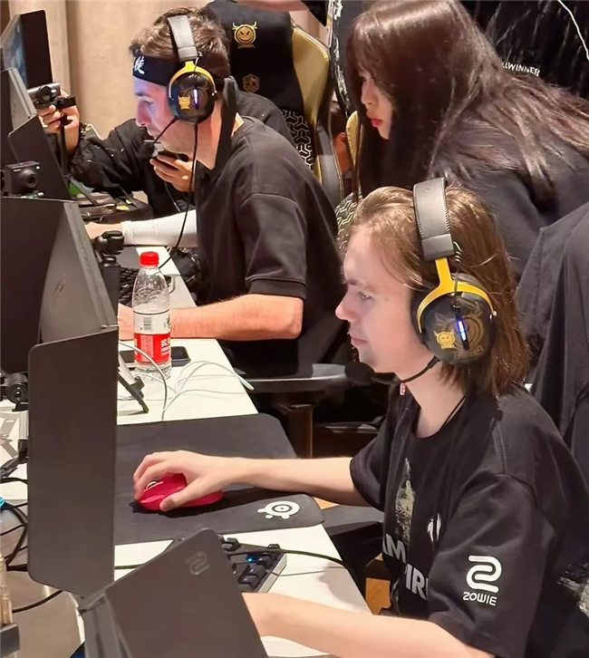 Angel微博发文：没想到今年会以如此无力的一场bo5结束