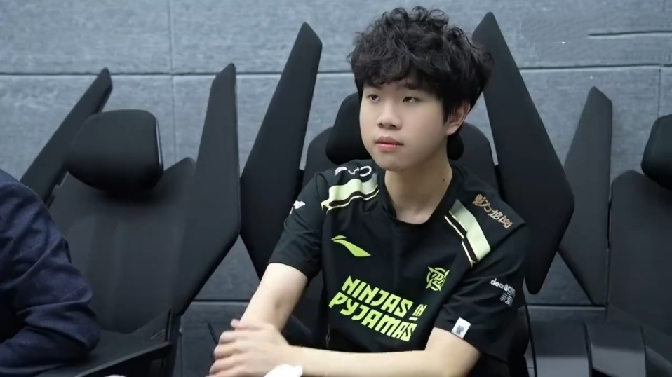 JD Gaming 发布了 Xun 的新年祝福：祝大家在新的一年里好运连连，财源广进！